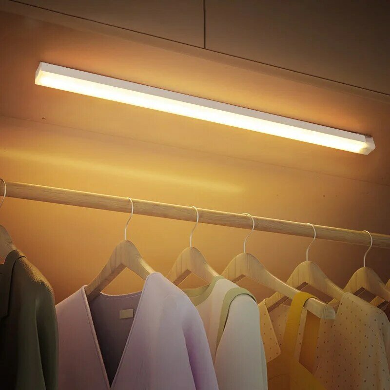ไฟเซ็นเซอร์ตรวจจับการเคลื่อนไหวไฟ LED กลางคืนไร้สายตู้เสื้อผ้าไฟกลางคืนไฟกลางคืนตู้เก็บของในห้องครัวห้องนอนแสงไฟส่องที่บันได