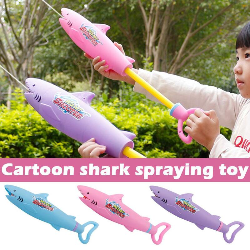 Sommer Cartoon Hai Spray Spielzeug Kinder Kinder herausziehen Bad Wasser pistole Badezimmer Pistole Spielzeug Dusche Gun beach Sprinkler Bla R4Y8