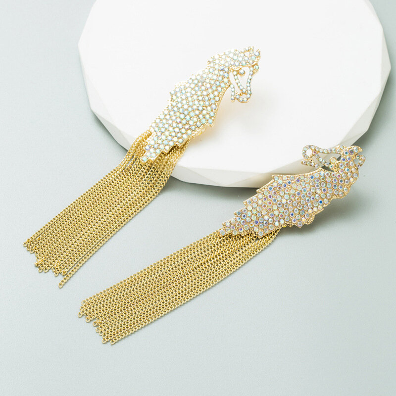Catene in metallo dorato nappa piena di strass ippocampo orecchini lunghi per le donne gioielli popolari di strada esagerati di nuova moda