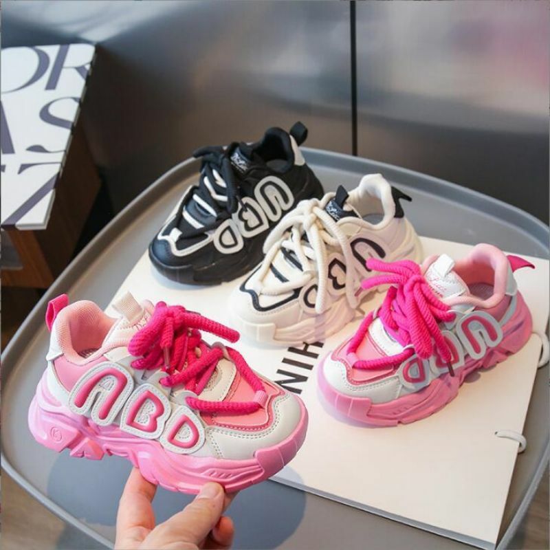 Dziewczęce chłopięce sportowe buty dla taty 2024 wiosna jesień nowe mody średnie duże dziecięce siatkowe oddychające obuwie 27-37