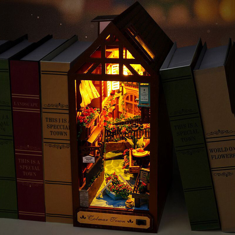 New Diy Book Nook Shelf Insert Theme Town Dollhouse kit in miniatura House Dolls giocattolo in legno Hous con mobili per bambini adulti