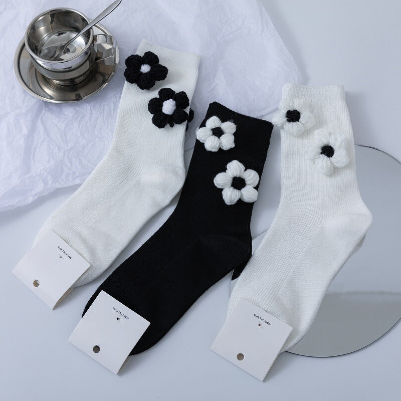 Dzianinowe wełniane skarpety w kwiaty średniej podkolanówki koreańskie słodkie czarne i białe skarpety kobiety trójwymiarowe ręcznie robione skarpety носки