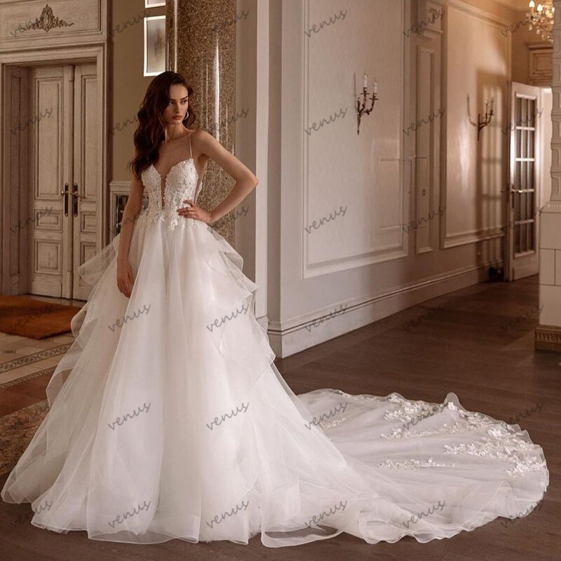 Wykwintne suknie ślubne wspaniałe suknie ślubne tiulowe warstwowe długie do podłogi na formalne przyjęcie bez rękawów Vestidos De Novia