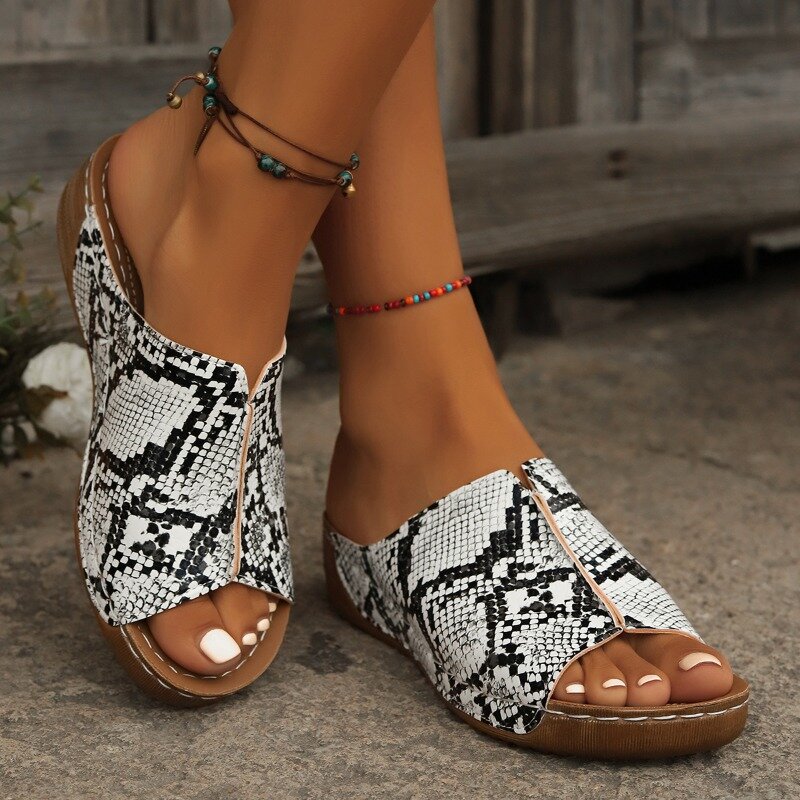 รองเท้าส้นสูงรองเท้าแตะผู้หญิงน้ำหนักเบาลายเสือดาวใหม่ฤดูร้อน2024