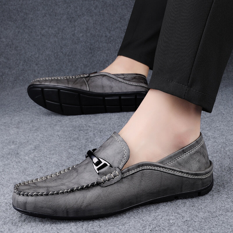 Sepatu kulit kasual desainer Italia sepatu bisnis pria Slip on sepatu pantofel Formal nyaman berkendara sepatu sandal bersirkulasi untuk pria