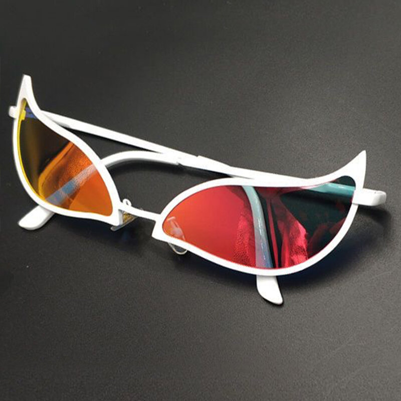 Donquixote occhiali da sole in PVC Doflamingo Cosplay occhiali Anime Cat Eye occhiali da sole per donna uomo divertente regalo di natale puntelli per feste
