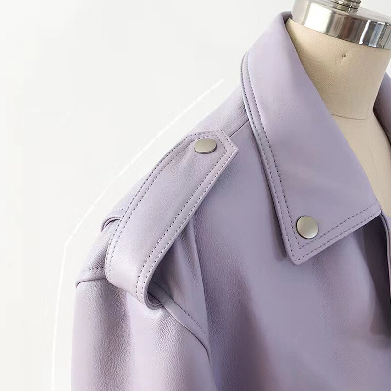 Chaqueta de Cuero genuino para mujer, abrigo de locomotora de tendencia, versátil, cinturón con cremallera de Metal púrpura y blanco