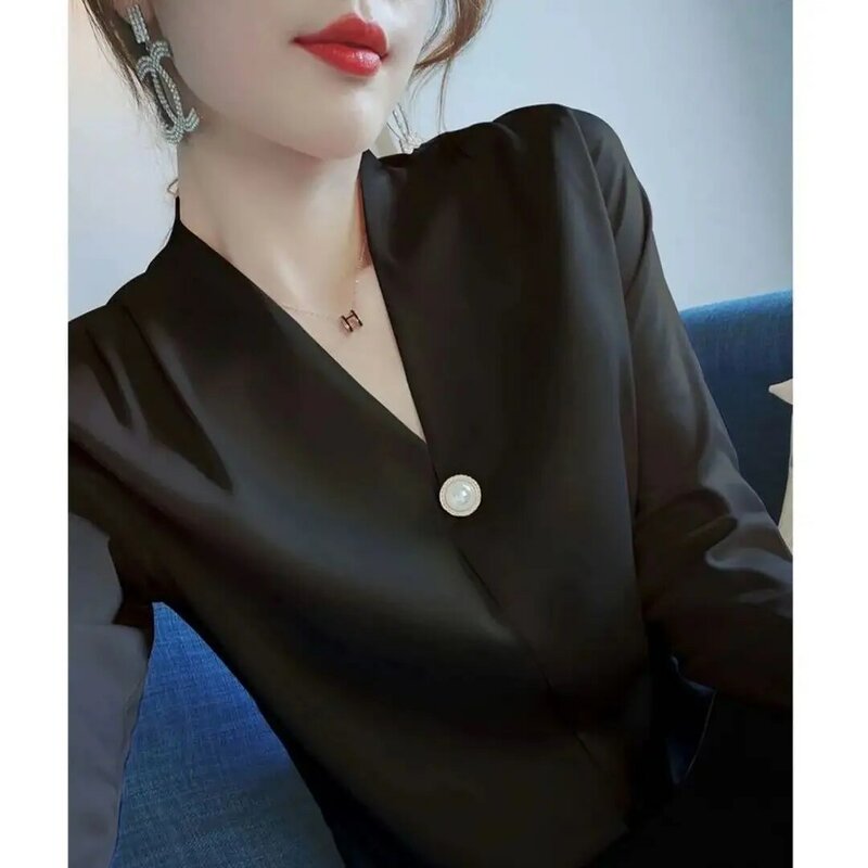 Silk Smooth Satin V-neck Top 2024 Spring/Summer New Women's Shirt Fashionable and Elegant Long Sleeved Shirt