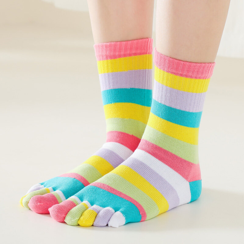 Arco-íris listrado cinco dedos meias para mulheres e meninas, bonito tubo meias, respirável, Split-Toe, Kawaii, Harajuku, 5 pares por lote
