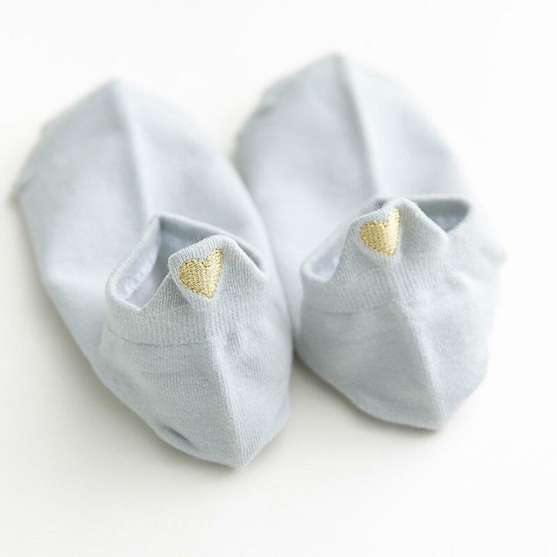 Милые модные блестящие золотистые шелковые носки до щиколотки с вышивкой в виде сердечек