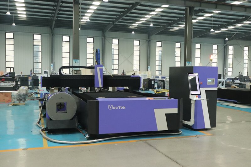 Factiry Sale 1530FR SS Carbon Steel Iron Fiber Laser Cutter Metal Tube and Plate Fiber Laser Cutting Machine with Rotary Device