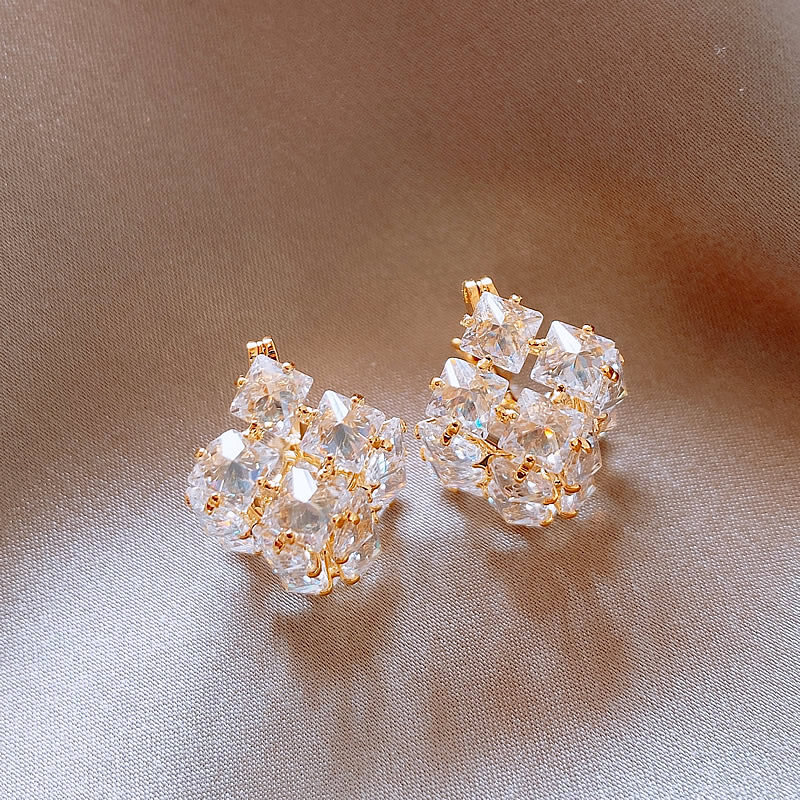 2024 French new design fashion jewelry silver color luxury zircon square earrings elegant women's evening party accessories
