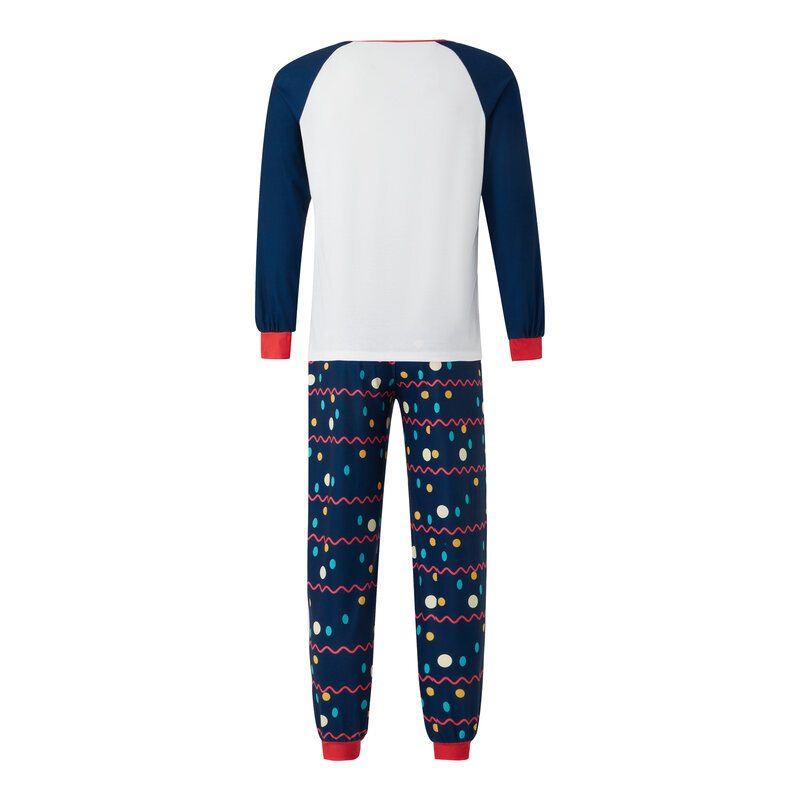 Pijamas da família do natal com impressão da árvore, cor que combina a roupa ocasional clássica do feriado do estilo do pescoço da tripulação
