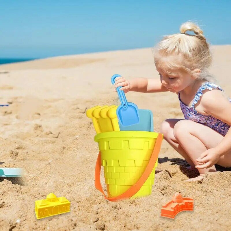Set di giocattoli di sabbia 5 pezzi Set di secchi di sabbia gioco da cortile per bambini di età compresa tra 3 giocattoli da esterno per bambini aumenta le abilità motorie fini