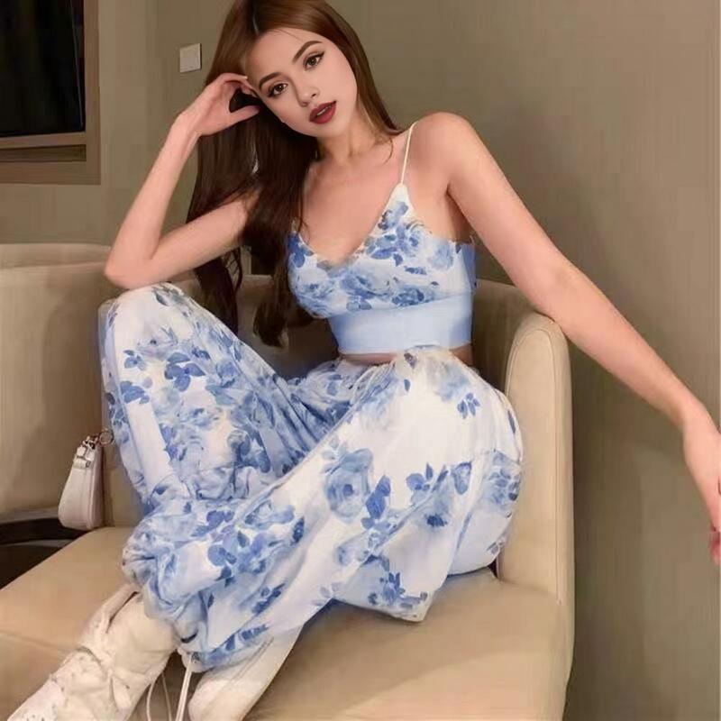 Casual Two-piece Suit for Women Stylish Women's Floral 2-piece Suit with V-neck Camisole Wide-leg Trousers for Work Vacations