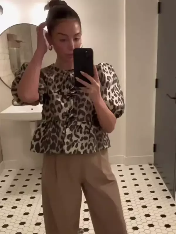 Camisa feminina estampada de leopardo oca, pescoço em O, manga curta, tops de peito único, streetwear feminino chique, nova moda, 2024