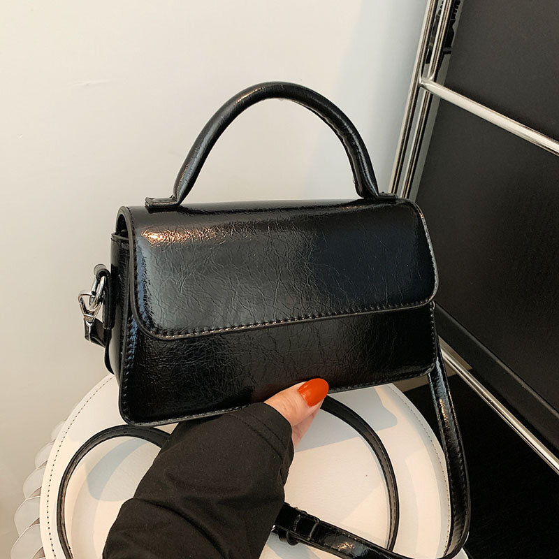 2024 borsa di design di lusso femminile tinta unita Messenger Tote Sac Cover borsa a tracolla in pelle chiusa per borse a tracolla da donna