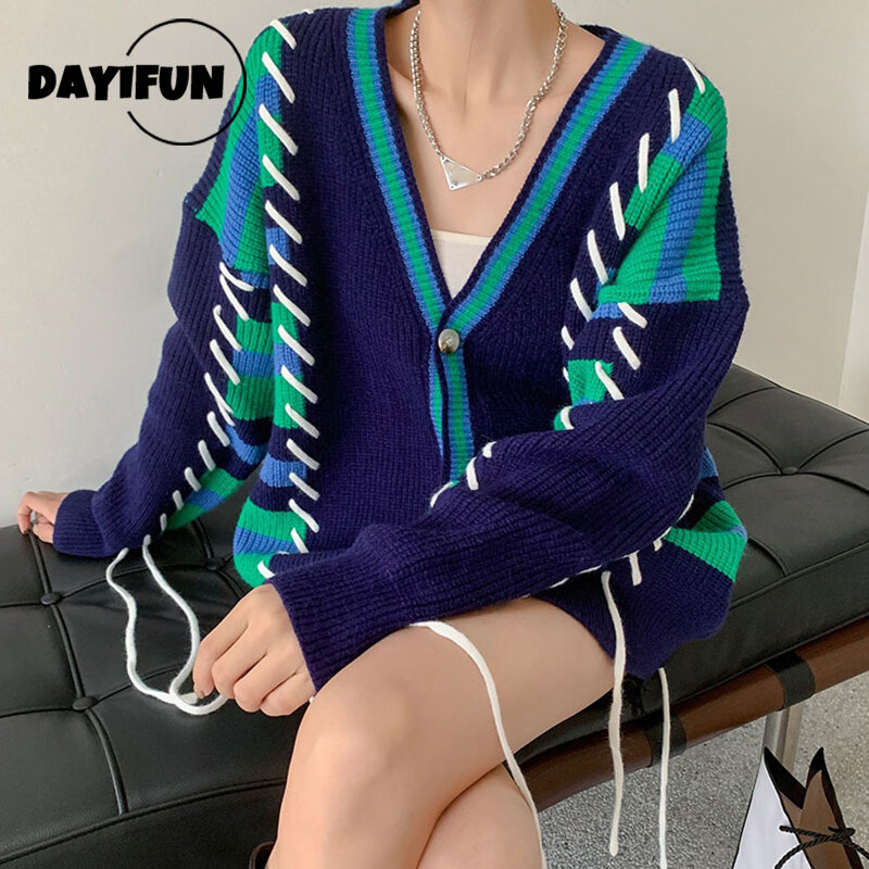 DAYIFUN Sweater rajut wanita, warna kontras sambungan rumbai leher V, kardigan rajutan mode 2023 Single Breasted