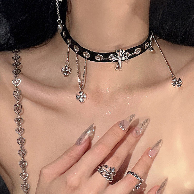 Индивидуальное ожерелье в стиле ретро-панк с крестом создает прочную и модную атмосферу для крутых и острых девушек