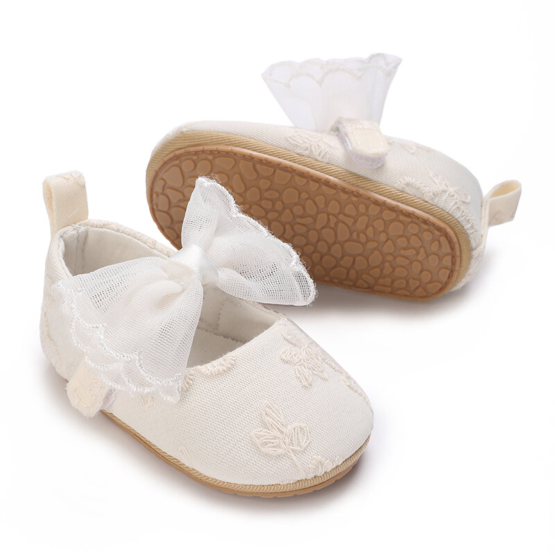 귀여운 흰색 레이스 아기 소녀 공주 신발, 아기 모카신, 나비 프린지 고무 밑창, 미끄럼 방지 신발, 유아용 침대 신발