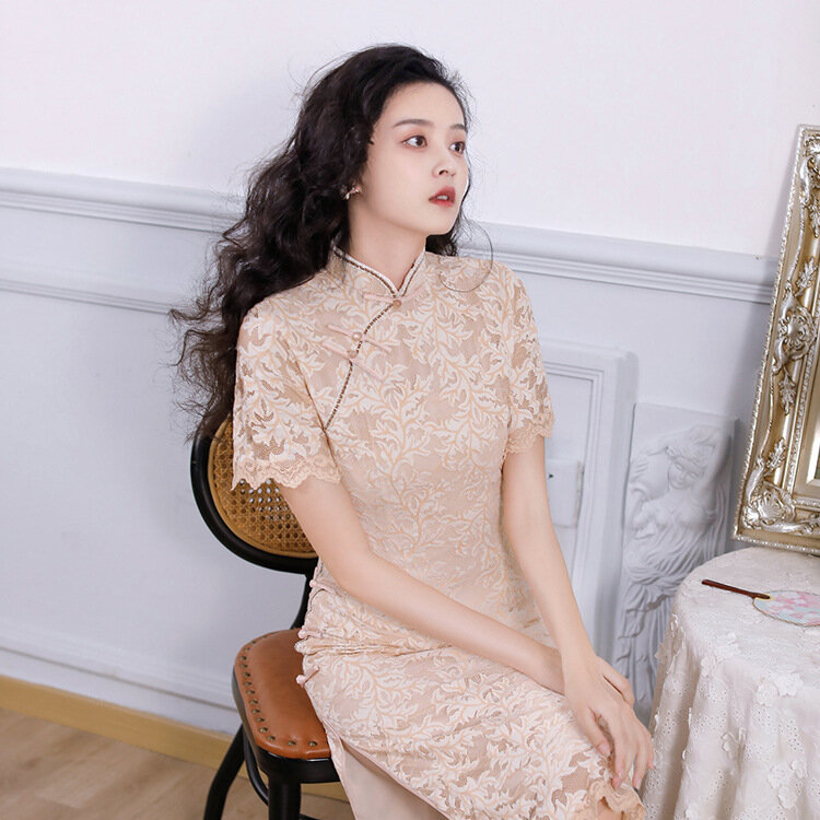 Gelbe Kurzarm Spitze Rand langes Kleid Cheong sam Dame chinesische Kleider stehen Kragen Vintage Knopf Vestidos elegante Qipao