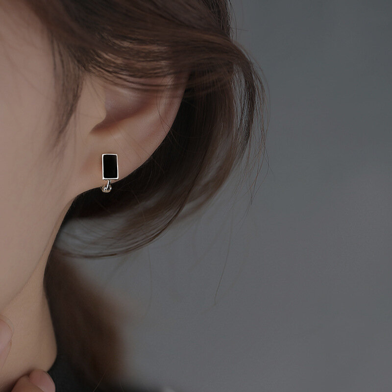 925 스털링 실버 블랙 기하학 스퀘어 지르콘 후프 귀걸이 여성을 위한 간단한 귀 버클 귀걸이, 기질 파티 쥬얼리