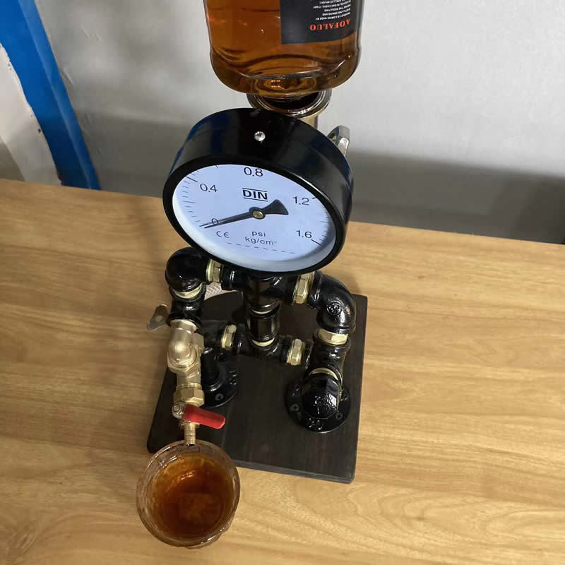 Loft Koffiebar Teller Decoratie, Gieten Waterpijp Robot, Industriële Stijl Retro Wijn Dispenser