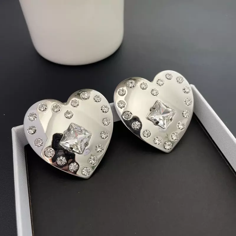 Europejskie marki projektantów Kryształowe serce Duże kolczyki Klips do ucha Kobiety Biżuteria Party Trend