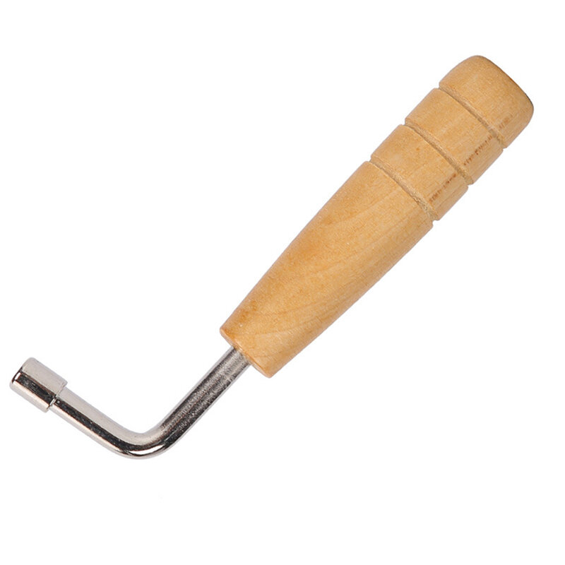 Новый гаечный ключ с деревянной ручкой