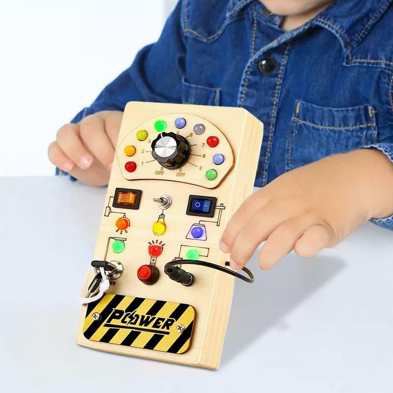 Drewniany przycisk na desce sensorycznej włącznik wczesnej aktywności umiejętności motorycznych gra ruchliwa plansza z przełącznikiem LED na prezenty urodzinowe dla dzieci