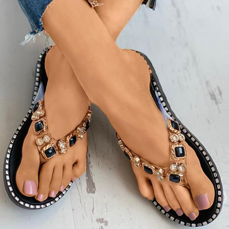 Pantofle damskie letnie 2023 nowy Outdoor moda płaskie klapki Rhinestone pasek PVC wygodne z wystającym palcem luksusowe sandały plażowe
