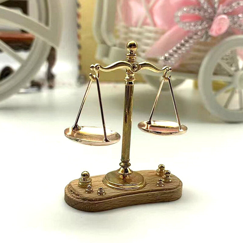 Ornement de mini échelles d'équilibre vintage, accessoires miniatures, modèle d'échelle de justice antique en métal, décoration de la maison exquise, cadeau pour enfants