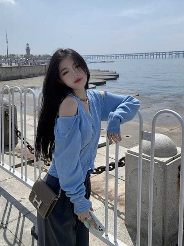Deeptown Kardigan Longgar Fashion Korea Jumper Rajutan V-neck Harajuku Wanita Atasan Crop Lengan Panjang Bahu Terbuka Seksi Manis Y2K