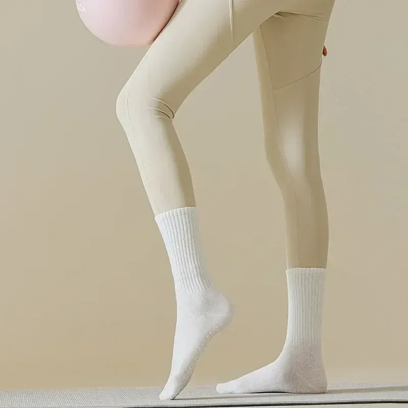LO kaus kaki katun olahraga wanita, Kaos Kaki Fitness lari menyerap keringat bernafas silikon anti Slip