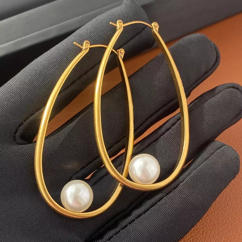 Orecchini in ottone rotondi con perle di design di moda di marca europea, tendenza di gioielli di alta qualità da donna