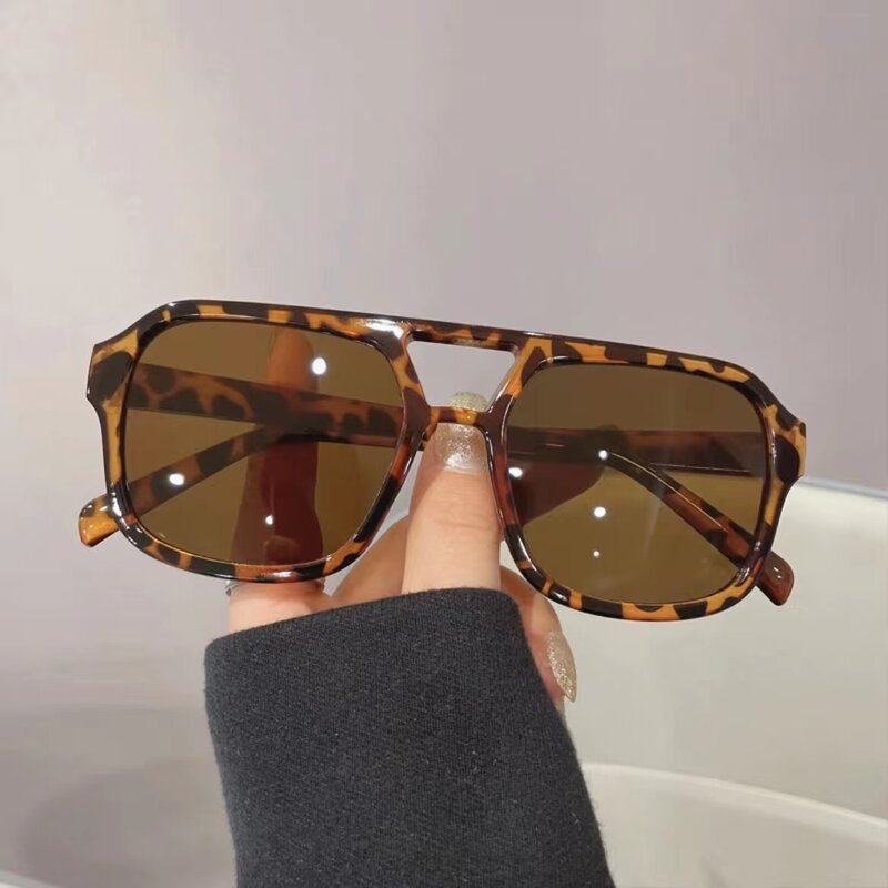 Kacamata hitam kebesaran Vintage Pria Wanita, lensa mata kotak desain merek populer UV400 2024