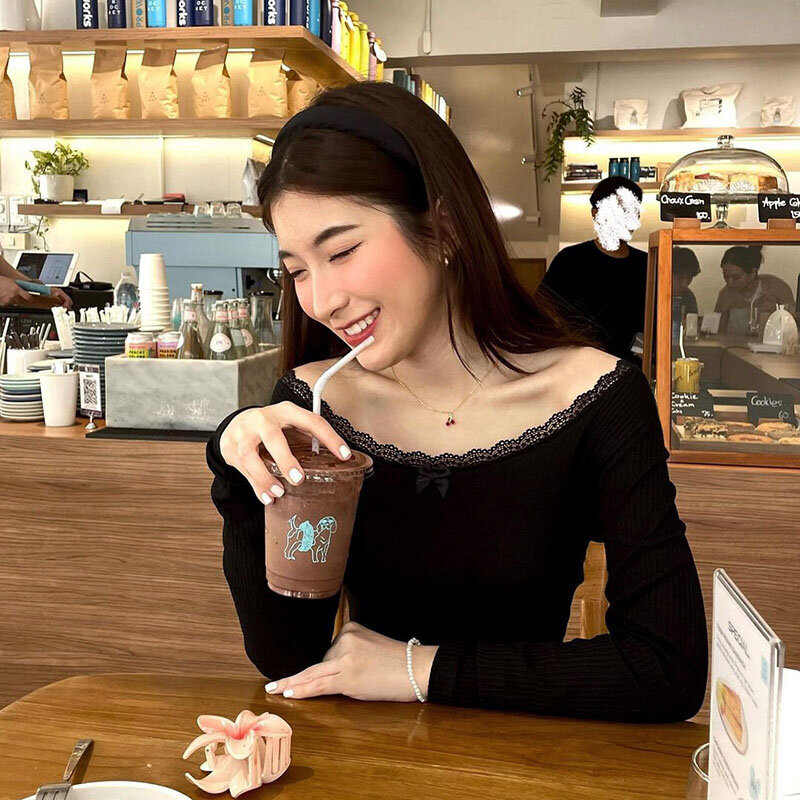 Top corto con cuello oblicuo para mujer, con retazos de manga larga Camiseta básica de encaje Vintage de los años 2000, camiseta informal de moda coreana