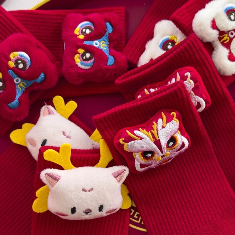 Calcetines de algodón para mujer, medias de tubo medio, suaves, color rojo, baile de León, Año Nuevo, Otoño e Invierno