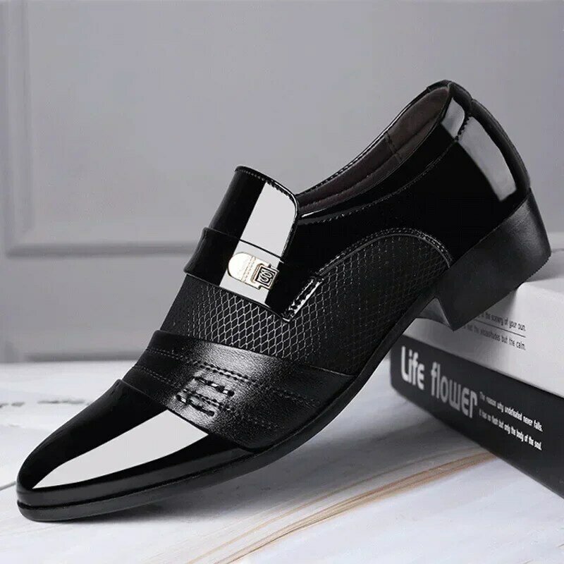 Sepatu Slip on pria, sneaker bisnis gaya Oxfords 2024 kulit klasik setelan pria