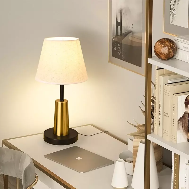 Lampe de Bureau LED Tactile en Métal avec Couvercle Plissé, Luminaire Décoratif d'Nik, Idéal pour un Salon, une Chambre à Coucher ou un Bureau