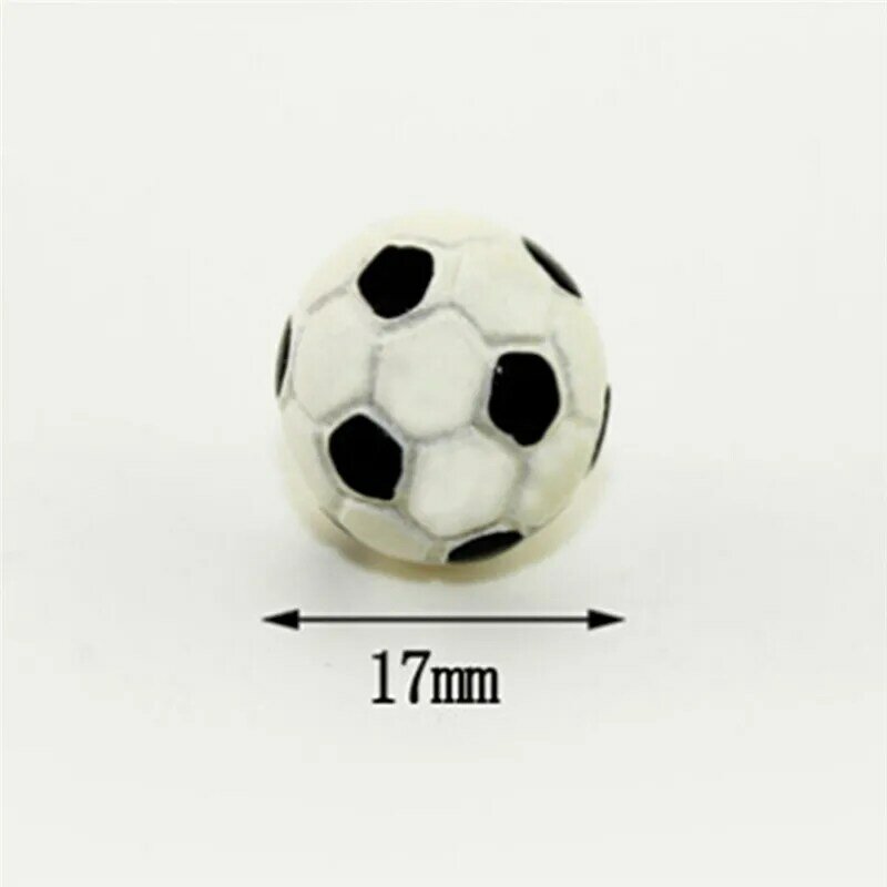 1:6/1:12ドールハウスミニチュアスポーツボールサッカーサッカーとバスケットボールの装飾玩具