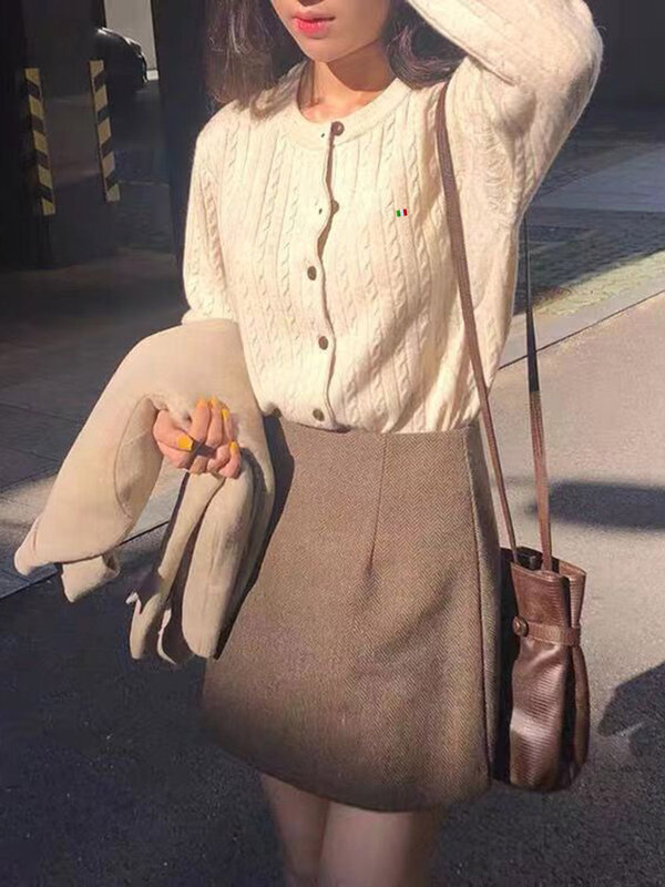 Camisola de lã de botão vintage feminino, blusa solta e preguiçosa para vento, versão curta, blusa feminina para outono e inverno, nova