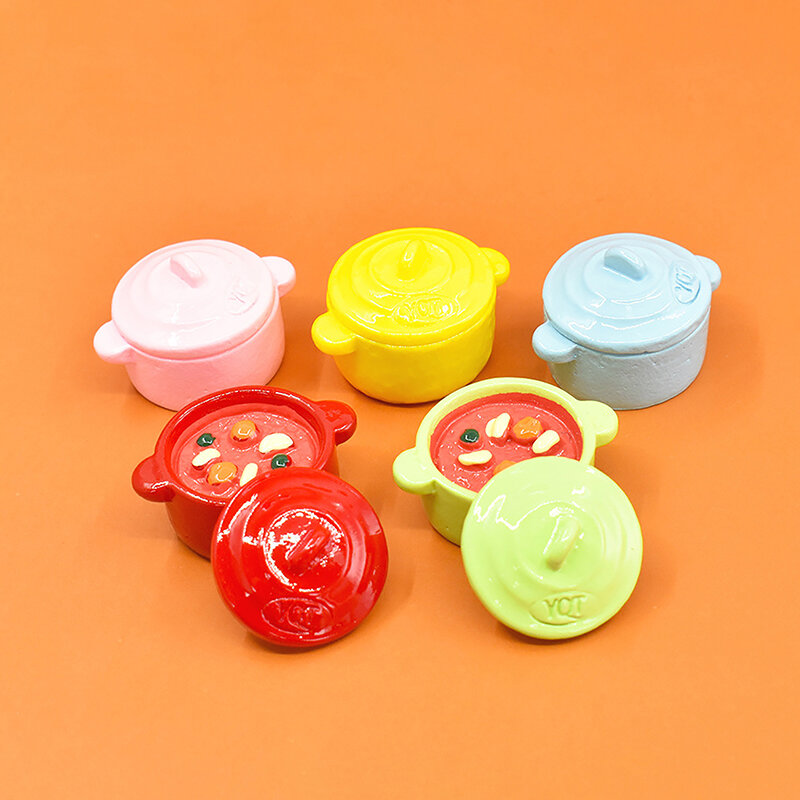 Miniatura colorida Hot Pot, DIY Acessórios, Dolls House, Modelo de Móveis, Home Ornament Toy, 2Pcs