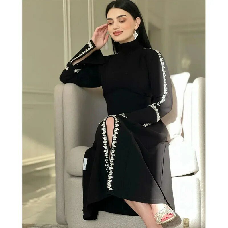 Robe de soirée noire élégante pour femmes, col haut, manches longues, fente avant en cristal, tenue de Rh, formel, quelle que soit, Arabie Saoudite, 2024