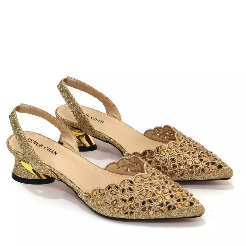 Sapatos de salto baixo Venus Chan para mulheres, bordado oco, strass, design italiano, cor dourada, sapatos de dedo apontado e conjunto de bolsas