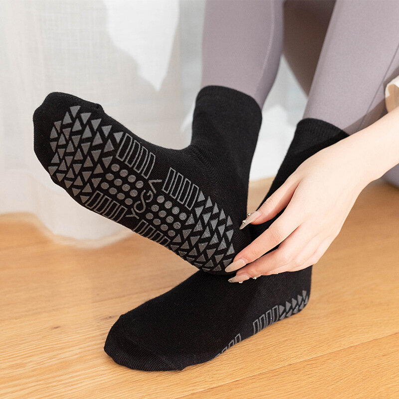 Rutsch feste Baumwoll-Mid-Tube-Yoga-Socken schweiß absorbierende, atmungsaktive Pilates-Sport-Fitness-Socken Tanztrainings-Socken für Frauen