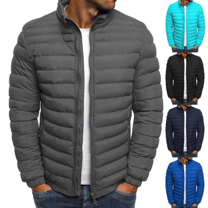 カジュアル単色のふくらんでいるジャケット、冬のパーカー、ジッパーポケット