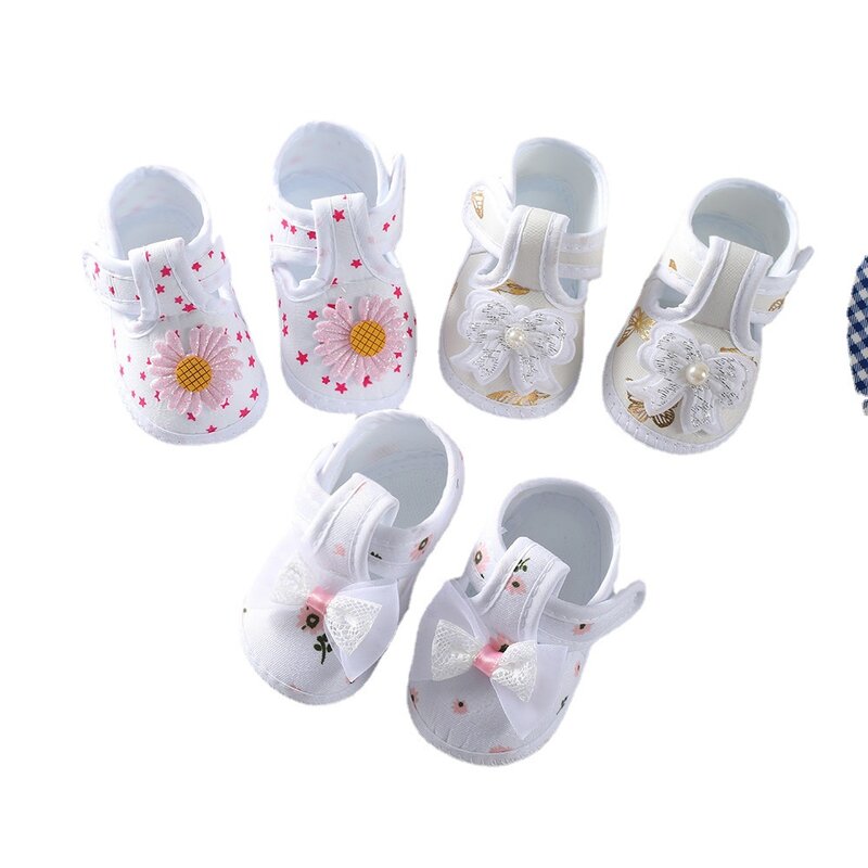Sepatu bayi perempuan pertama berjalan renda bunga bayi baru lahir sepatu putri bayi balita sepatu bayi untuk anak laki-laki datar lunak prewalker