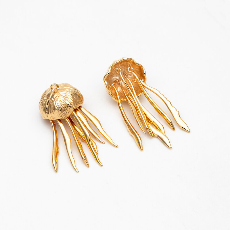 Ciondoli meduse in oro 4 pezzi, ciondoli oceanici in ottone placcato oro 18 carati, per la creazione di gioielli risultati di forniture fai da te all'ingrosso (GB-4043)