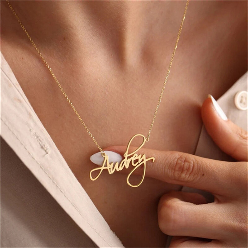 女性のためのステンレス鋼の名前のネックレス,パーソナライズされた筆記体のレタリングが付いたゴールドチェーン,バレンタインデーのジュエリー